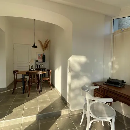 La Solane - Grande Maison Sous Les Pins Hébergement de vacances *