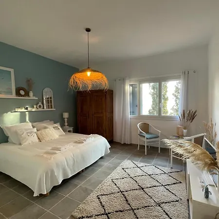 La Solane - Grande Maison Sous Les Pins Hébergement de vacances *